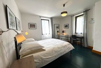 La spacieuse chambre principale au 1er étage