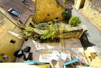 La charmante courette vue depuis les chambres du 1er étage 