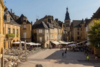 La maison est au coeur de la cité médiévale de Sarlat 