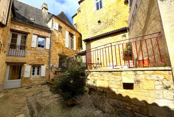 la maison vue depuis l'impasse 