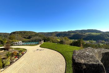 La vue 5 étoiles sur la vallée en contrebas 