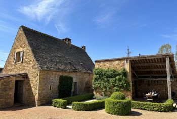 LA BERGERIE et la terrasse du four à pain 