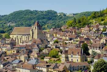 Le charmant village de St Cyprien 